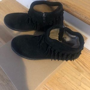 Ugh Suede Booties Fringe Black 6 moccasin